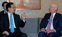 Premierminister Nguyen Tan Dung trifft WEF-Präsident Klaus Schwab